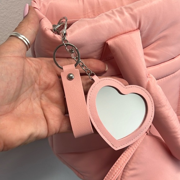 Wilo The Label | Front Pocket Travel Tote Bag w/ Matching Pouch & Bag Charm - Picture 8 of 13